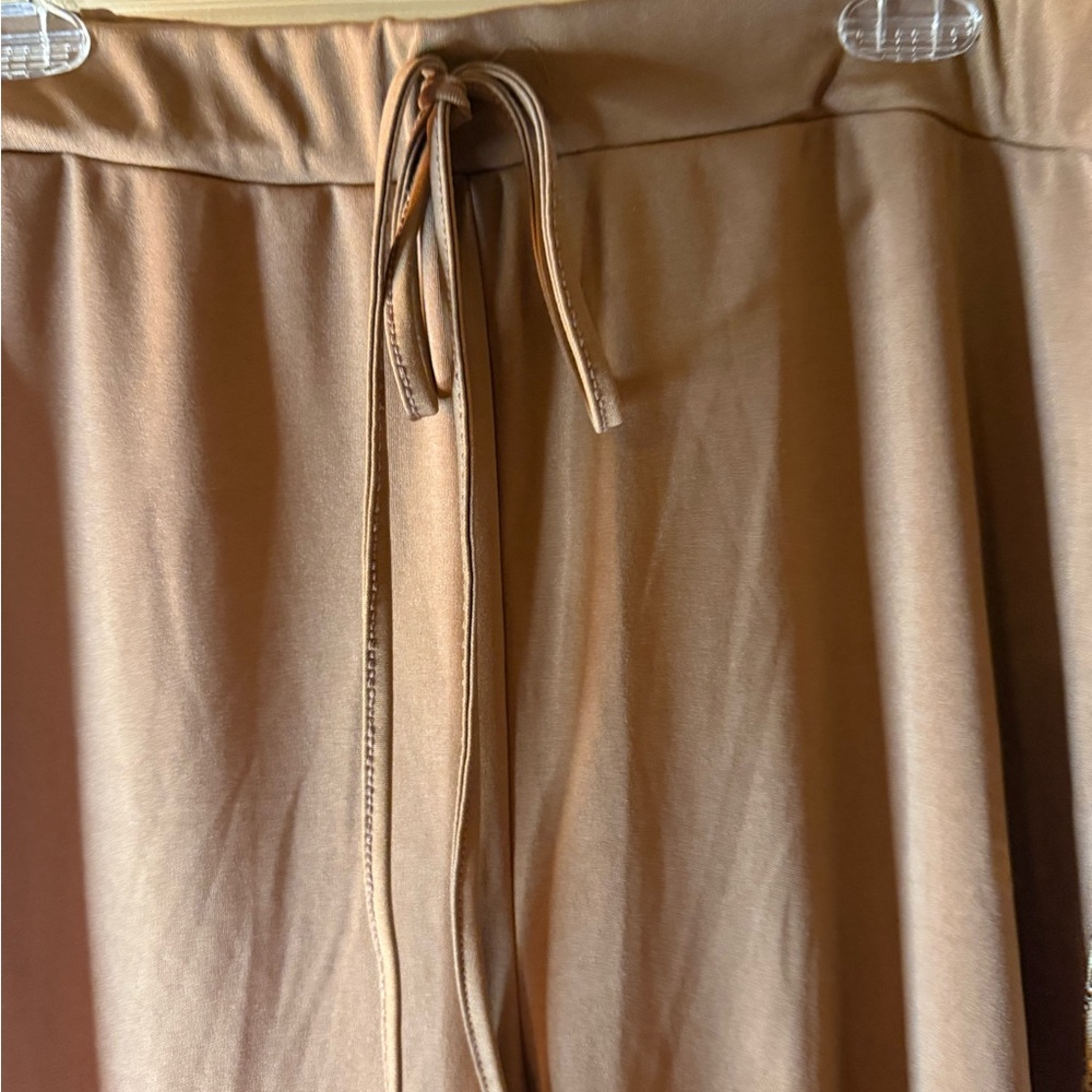 (SALE $5) taupe colored Lounge Set with Gold Sequin Heart, 3x - Picture 13 of 16